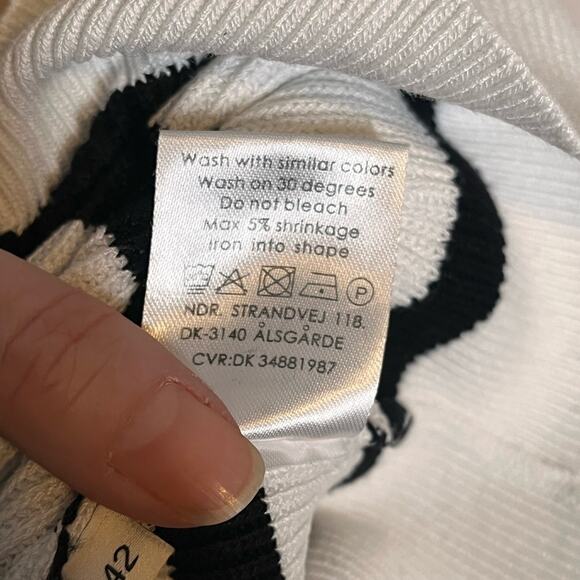 NEO NOIR white & black stripe 3/4 wide sleeve sweater size medium classic spring - Picture 7 of 7